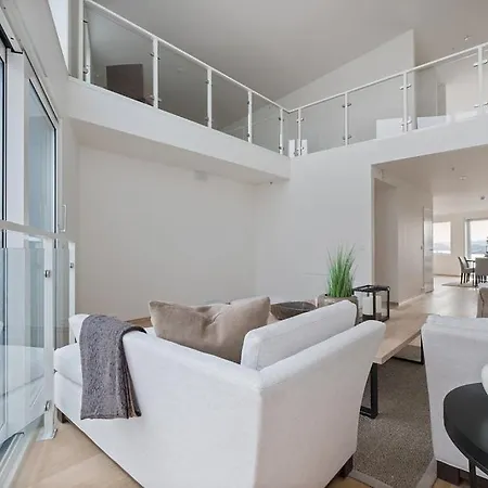 Luxury 3 Bedroom Seaview Apartment, Ons 2024 *
